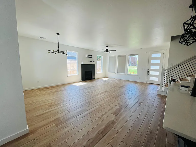 4108 N Indiana Ave — Photo 6