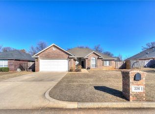 326 Pinehurst Dr, Midwest City, OK 73130