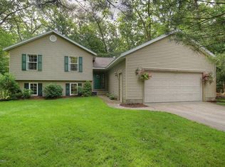 2262 Oak River Ln, Muskegon, MI 49445