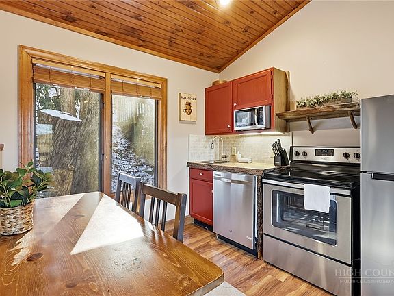 5th image of 140 Lindale Ridge #504