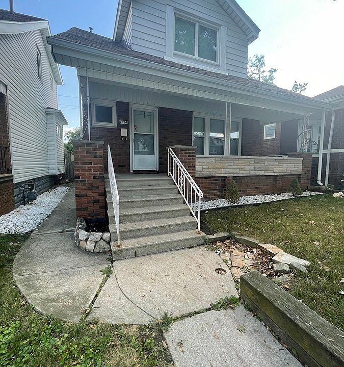 1st image of 1214 Gladstone Ave
