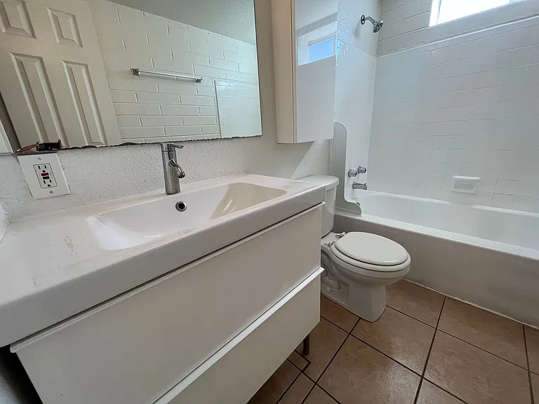 901 E. Pierce St. — Photo 39