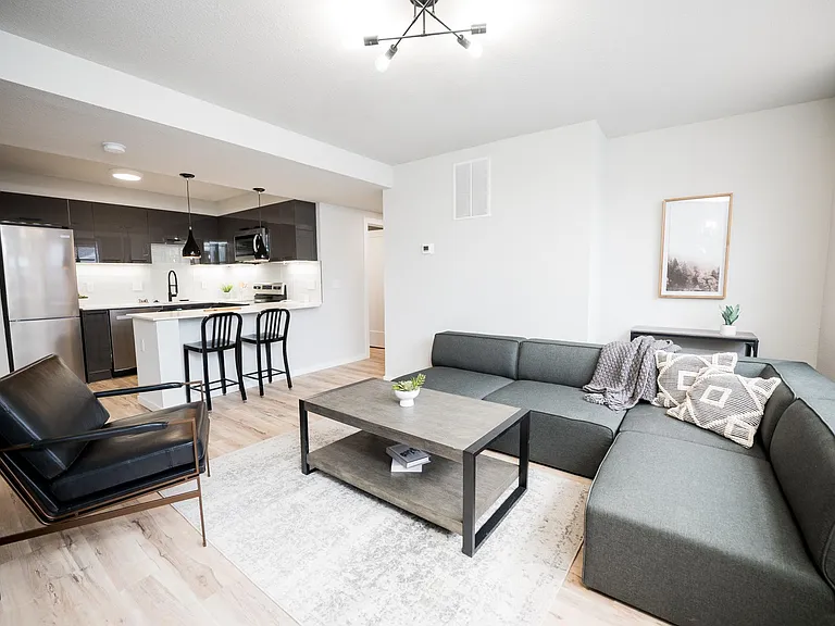 907 W Stoughton St #303 — Photo 3