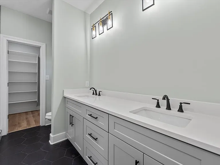 1068 Bruce St — Photo 20