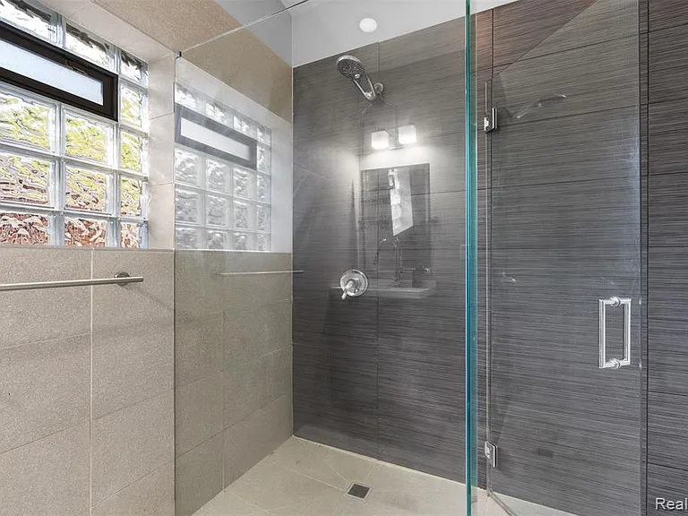 1085 Brooklawn Dr — Photo 22