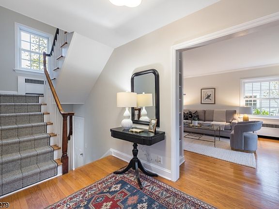 5th image of 30 Edgewood Rd