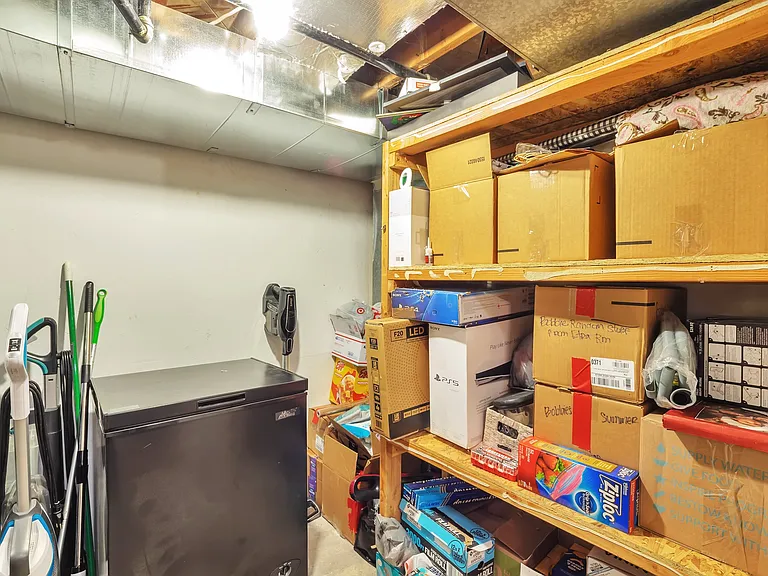 748 E Maple St — Photo 20