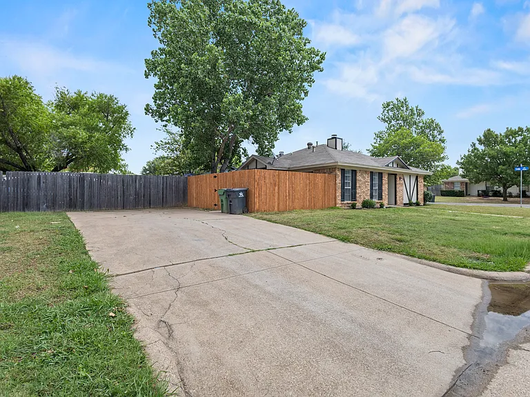 2528 Lido Ln — Photo 5