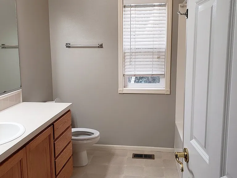 1570 Kingston Way — Photo 9