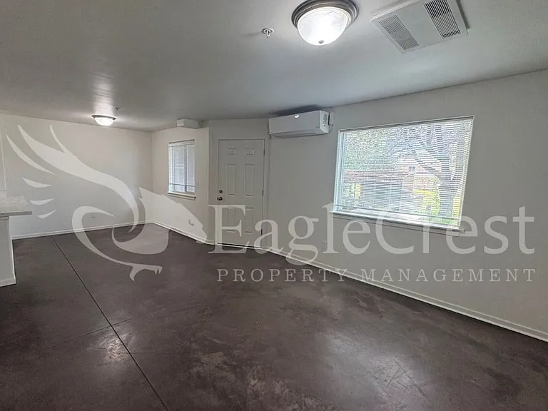 942 NE Spitzenburg St — Photo 56