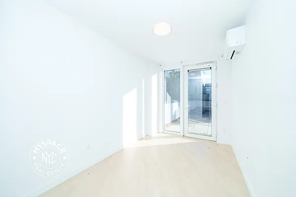 Rented by MySpaceNYC | media 25