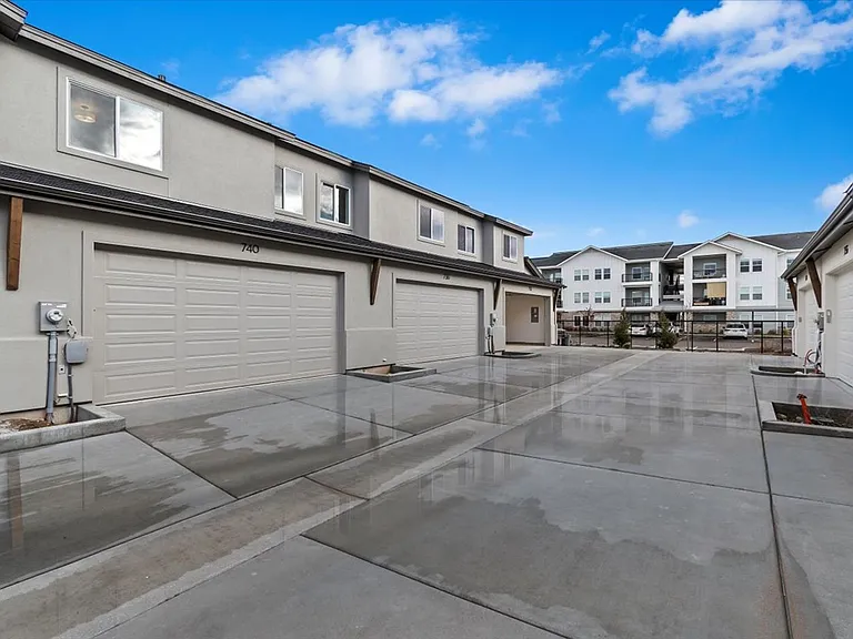 740 S Calhoun Ln — Photo 4