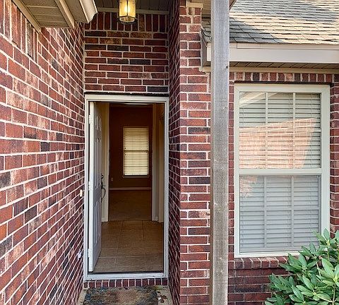 5th image of 6106 S 36th St