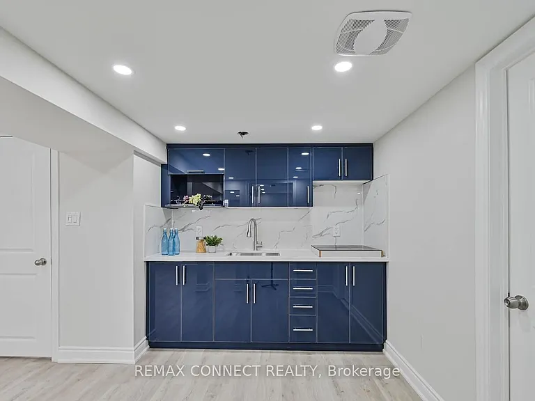 55 Taysham Cres #B — Photo 7