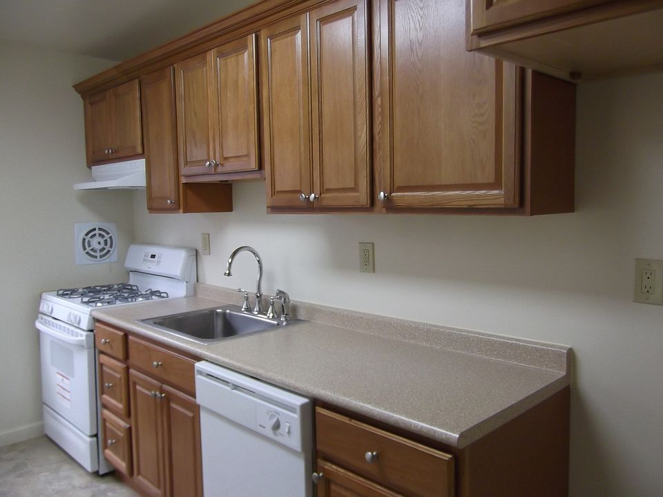 2nd image of 90 Northfield Ave APT 20A