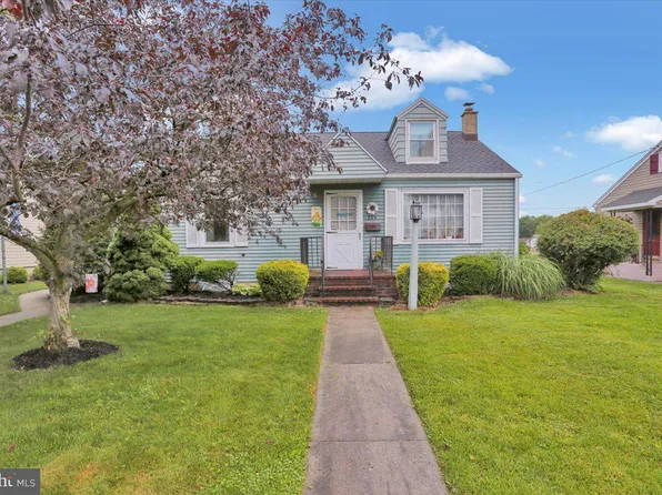 235 W Vine St, Fleetwood, PA 19522