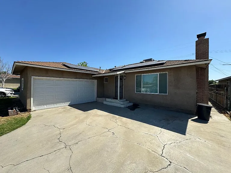 2013 Avondale Dr — Photo 2