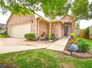 1079 Lasso Ct, Alvin, TX 77511