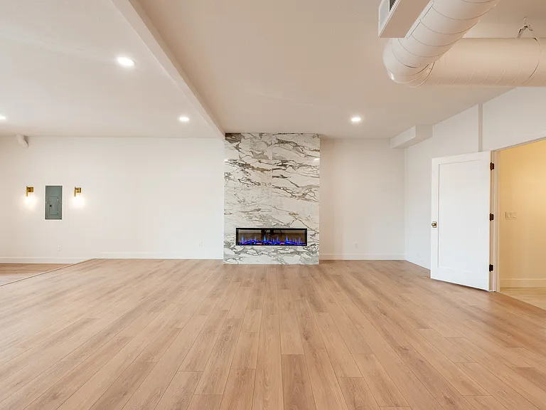 226 N Main St — Photo 15