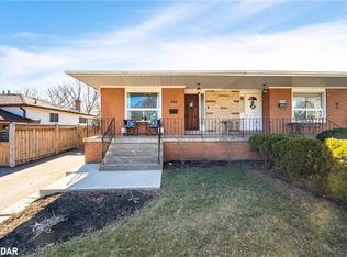 296 Montego Rd, Mississauga, ON L5B1C7