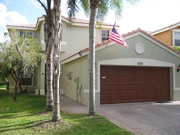 VIEW FRONT OF THE PROPERTY