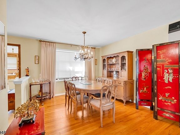 5th image of 204 Tryon Pl