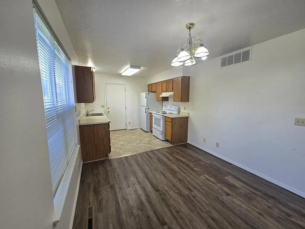 698 Quincy St — Photo 3