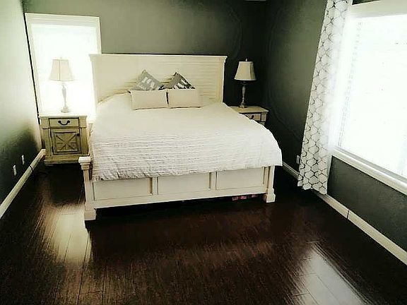 5th image of 1120 E Oak St