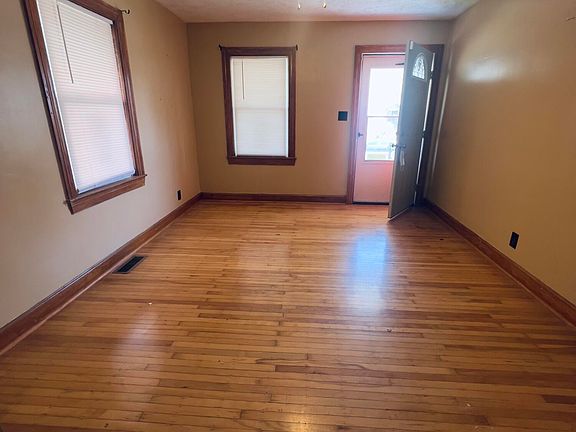 2nd image of 216 N 36th St
