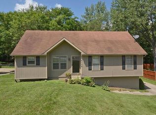 6136 N Baltimore Ave, Kansas City, MO 64118