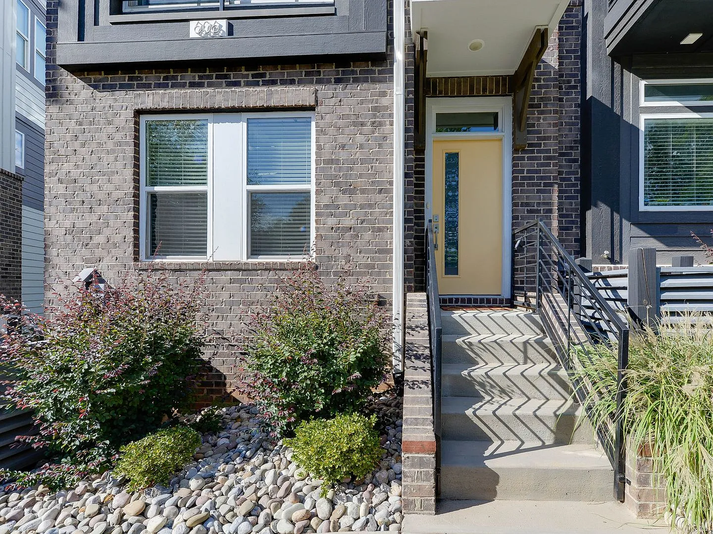 Almost brand new and stunning end unit and modern town home with everything you could want! — Photo 3