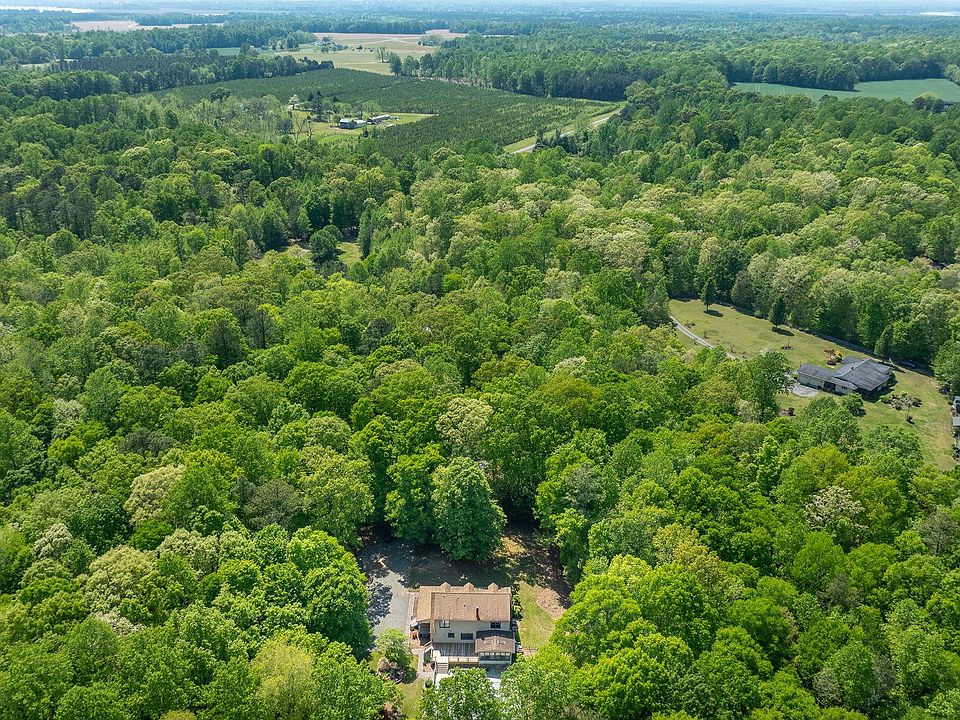 1st image of 408 Burnt Mill Ln