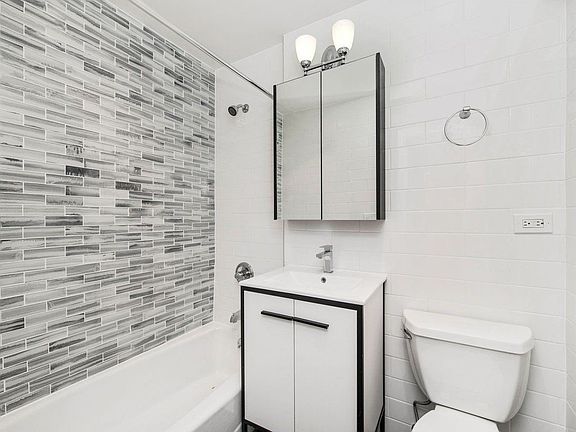 5th image of 13240 Sanford Ave #3P