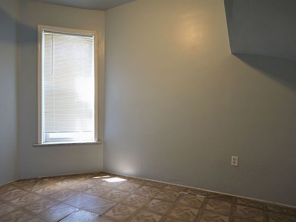 4th image of 1705 W 59th St Floor 1
