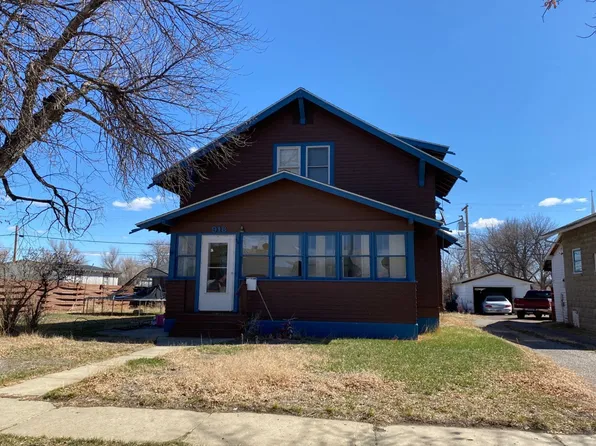 918 1st St W, Roundup, MT 59072