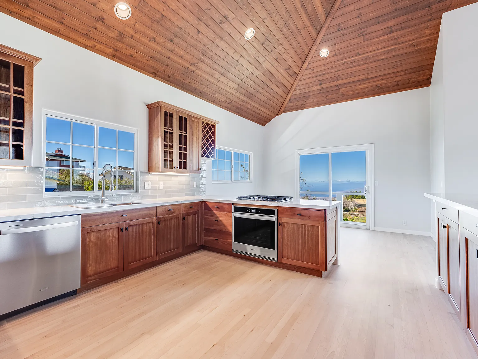 1 bed, 1.5 bath, 900 sqft, $3,750 — Photo 2