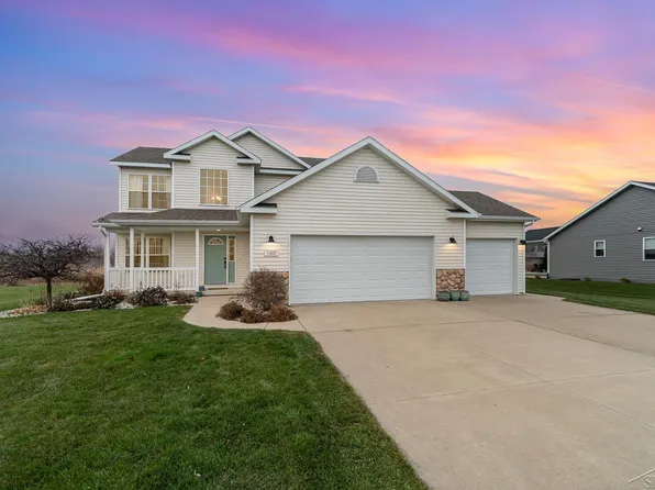 1060 N Oak Island Dr, Essexville, MI 48732