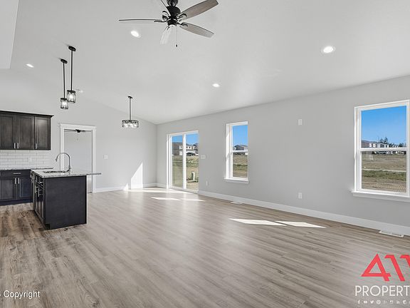 5th image of 170 Royal Cir