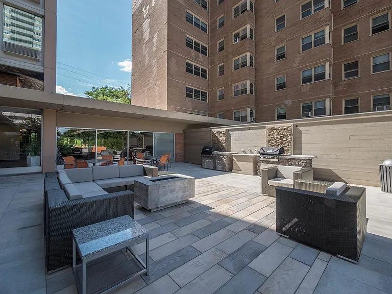 5600-01 N Sheridan Rd #18E — Photo 25