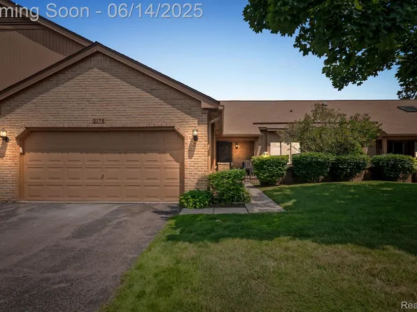 2175 London Bridge Dr, Rochester, MI 48307