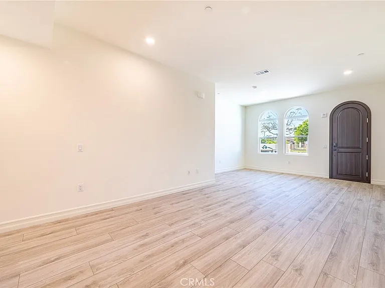 150 N New Ave #5 — Photo 11
