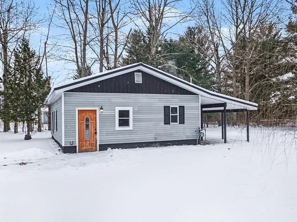 4997 S Croton Hardy Dr, Newaygo, MI 49337