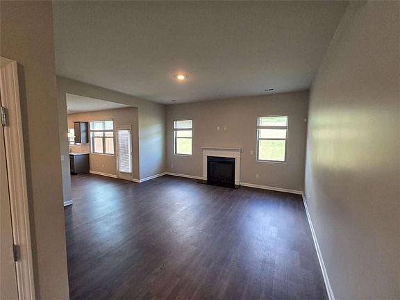 4th image of 2092 Massey Ln