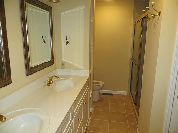 5th image of 9766 S Harbour Pointe Dr