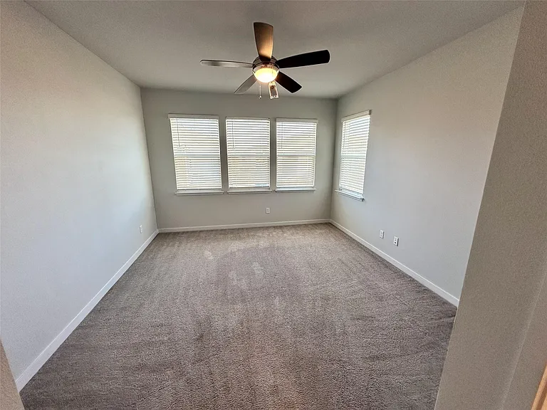 605 W South St #21 — Photo 12