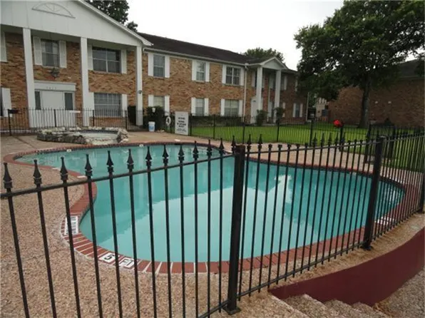 7209 Beechnut St APT B, Houston, TX 77074