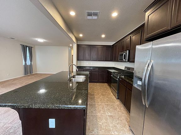 5th image of 3845 Lookout Dr