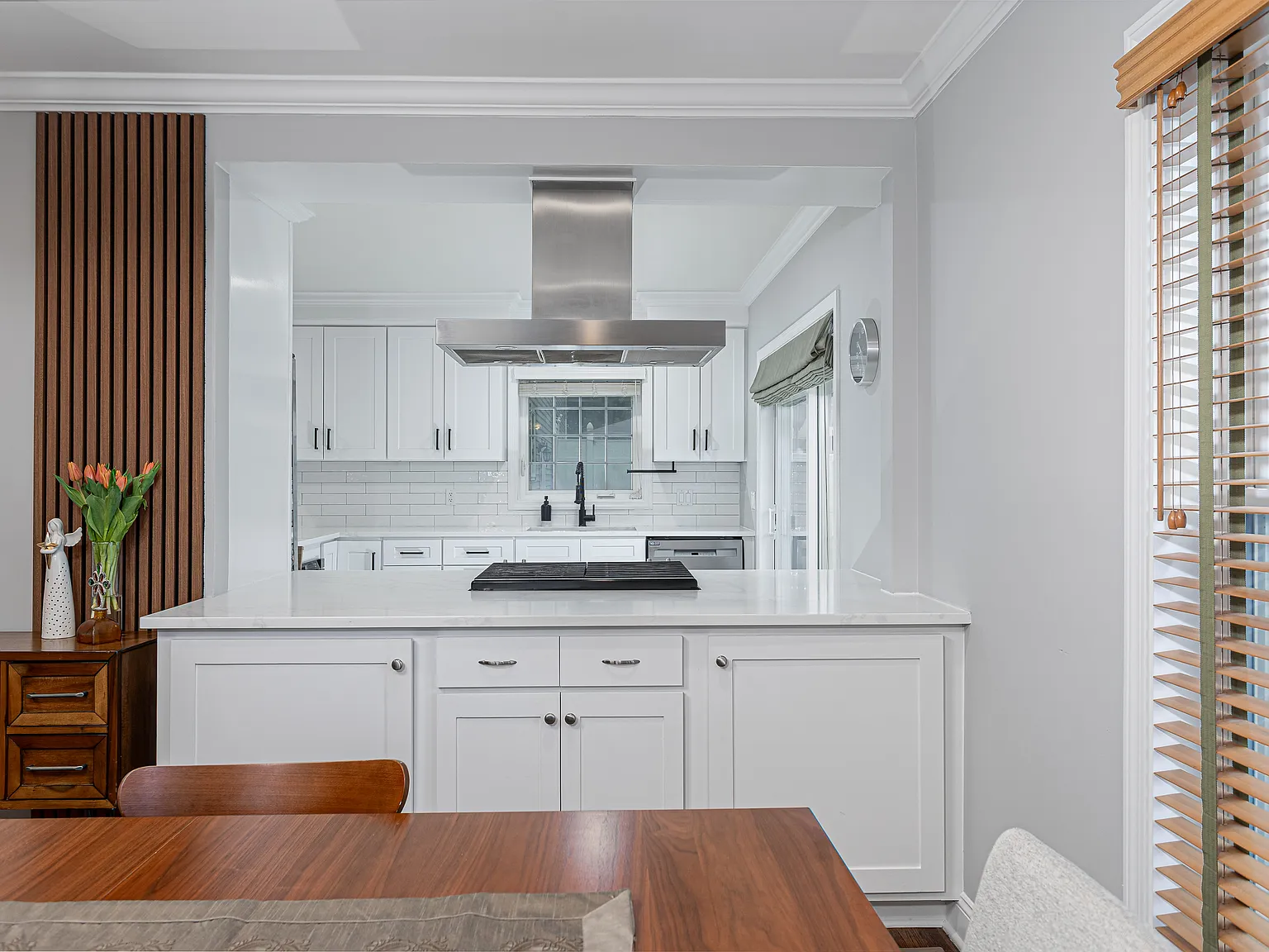 4 bed, 3.5 bath, 2656 sqft, $5,600 — Photo 4