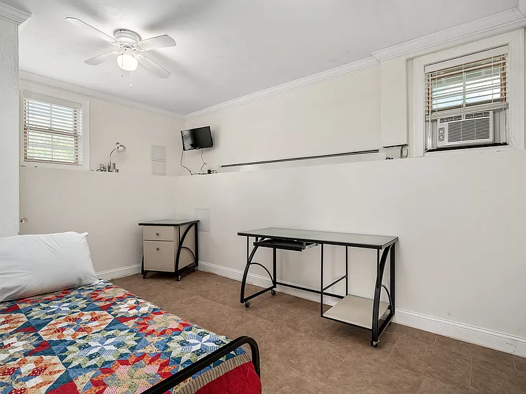 140 Community Dr — Photo 29