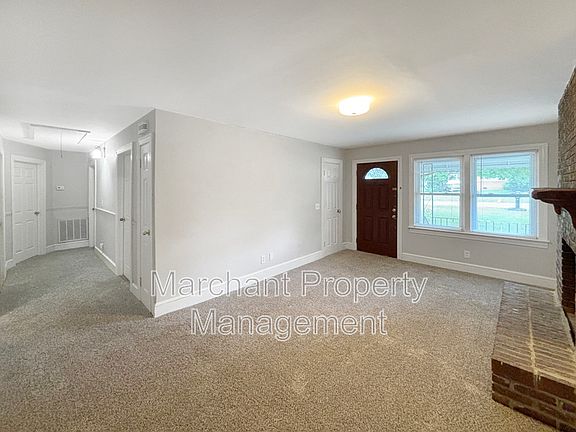 5th image of 22 Brownwood Dr